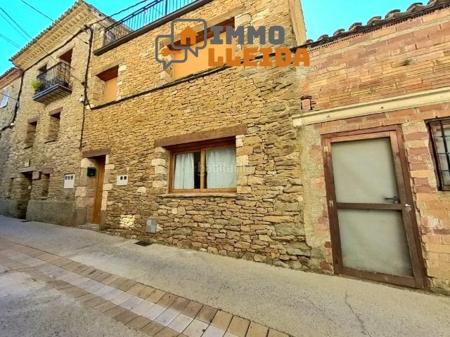 Casa adosada en venta en Àger. Preciosa casa de piedra ubicada en el corazón de La Vall dÀger. Casas adosadas.