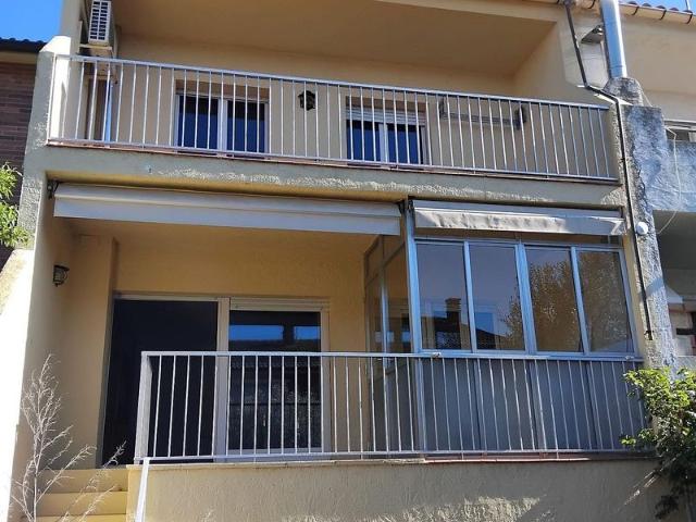 Casa adosada en venta en Agramunt, de 210 m² 5 habitaciones por 199.000