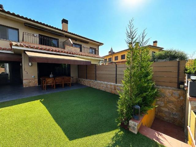 Casa adosada en venta en Aiguaviva, de 155 m² 4 habitaciones por 575.000