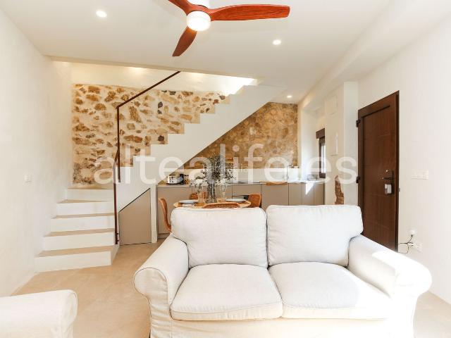 Casa adosada en venta en Altea, Altea Ciudad. Casa de pueblo reformada en venta en Altea cerca del mar. Casas adosadas.