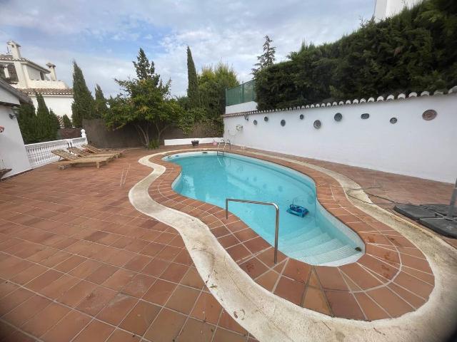 Casa adosada en Venta en Altos de la Zubia