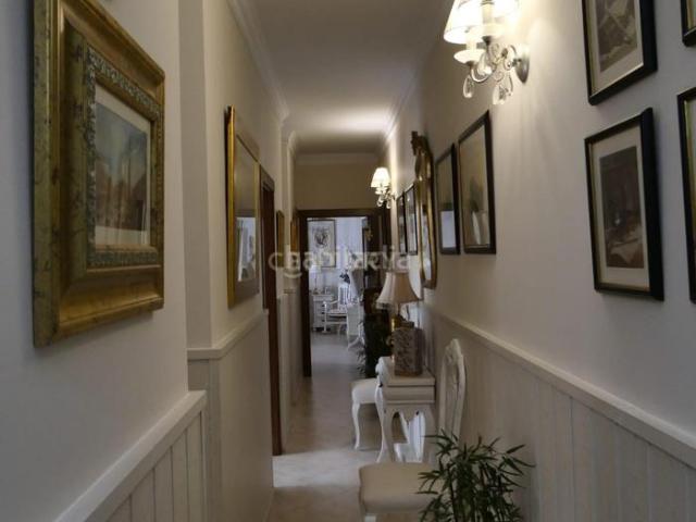 Casa adosada en venta en Alameda. Gran oportunidad en Alameda! Vivienda con garaje, local y espectacular terraza a 45 min de Málaga. Casas adosadas.