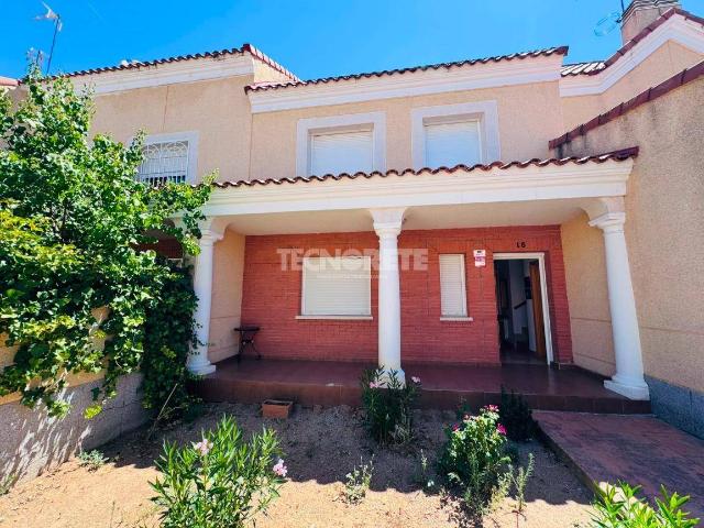 Casa adosada en Venta en Albarreal de Tajo