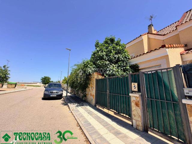 Casa adosada en Venta en Albarreal de Tajo
