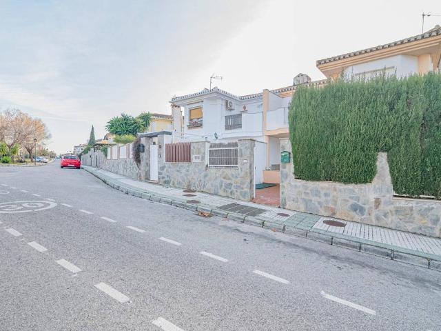 Casa adosada en Venta en Albolote