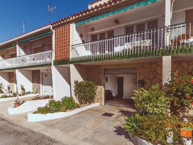 Casa adosada en venta en Alcanar, de 109 m² 3 habitaciones por 231.000