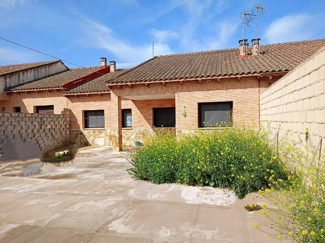 Casa adosada en Venta en Alcabón