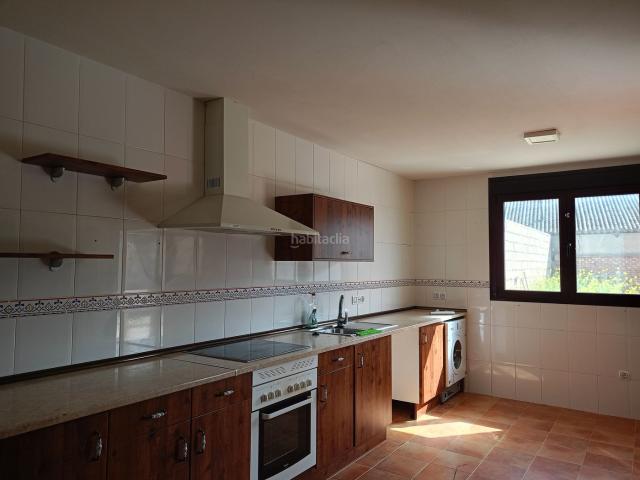 Casa adosada en venta en Alcabón. chalet de una planta con patio en el Centro de Alcabon. Casas adosadas.