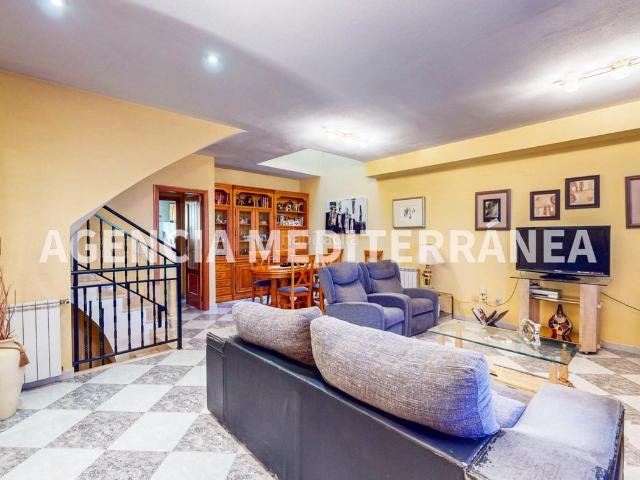 Casa adosada en venta en Alcácer. ADOSADO A LA VENTA EN ALCÀSSER. Casas adosadas.