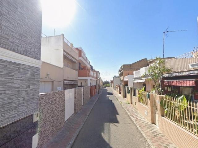 Casa adosada en venta en Alcalá de Guadaira, La Paz. UNIFAMILIAR EN VENTA EN ALCALÁ DE GUADAIRA. Activo inmobiliario SIN POSESIÓN, NO VISITABLE. Casas adosadas Alcalá de.