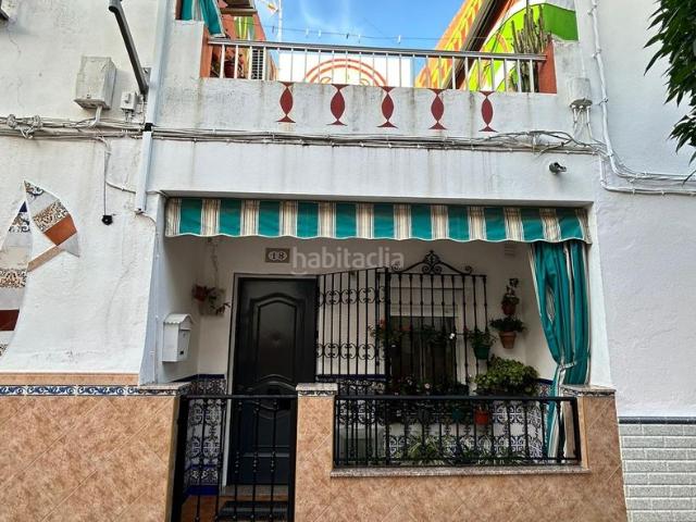 Casa adosada en venta en Alcalá de Guadaira, La Paz. COQUETA CASA UNIFAMILIAR EN ALCALÁ DE GUADAÍRA, A UN PASO DEL FUTURO METRO A SEVILLA. Casas adosadas Alcalá de.
