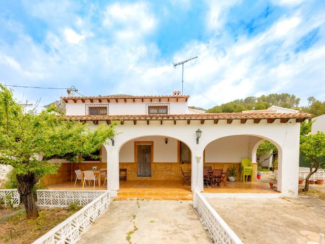 Casa adosada en Venta en Alcalalí