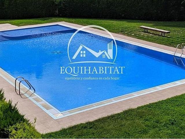 Casa adosada en venta en Alcarràs, de 240 m² 4 habitaciones por 279.000