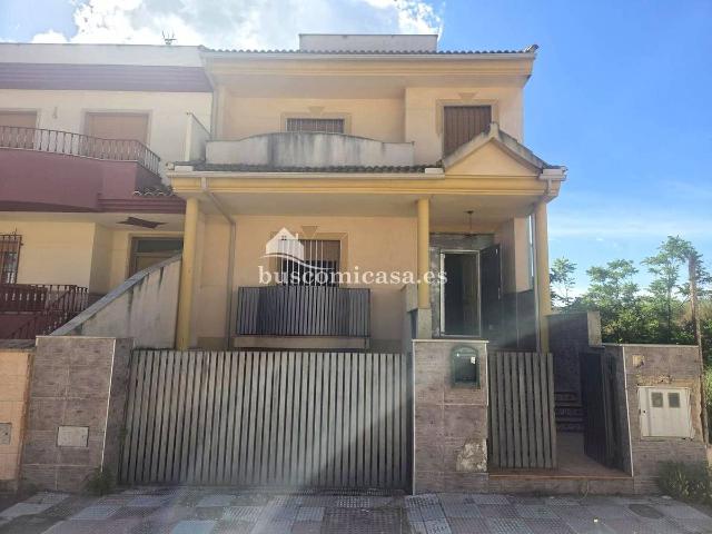 Casa adosada en Venta en Alcaudete