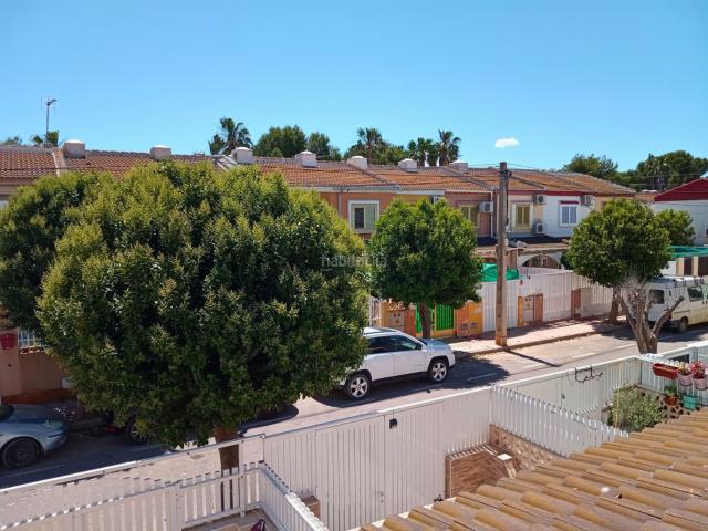Casa adosada en venta en Alcázares Los, Centro. Casa adosada reformada y totalmente equipada a 750 m de la playa en Los Alcázares. Casas adosadas Alcázares.