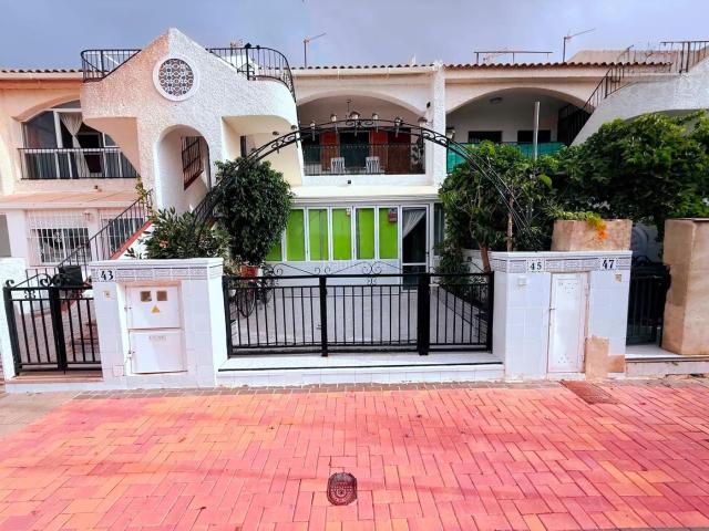 Casa adosada en venta en Alcázares Los, Centro. Venta de Adosado en Los Alcázares 2 Dormitorios, Terraza Acristalada y Parking. Casas adosadas Alcázares.