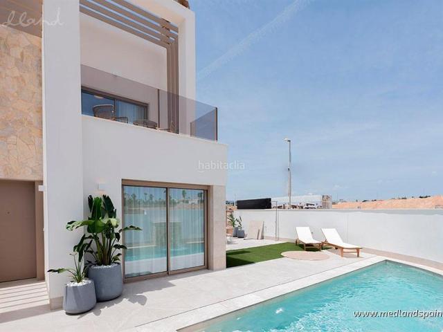 Chalet en venta en Alcázares Los, Las Lomas de Rame Bahía Bella. Villa pareada con 3 dormitorios y solárium privado, a 300 m de la playa en La Serena Golf Resort. Chalets Alcázares.