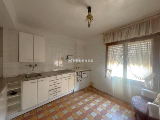 Casa adosada en venta en Alesanco. Casa Adosada en venta en Alesanco, 4 dormitorios. Casas adosadas.