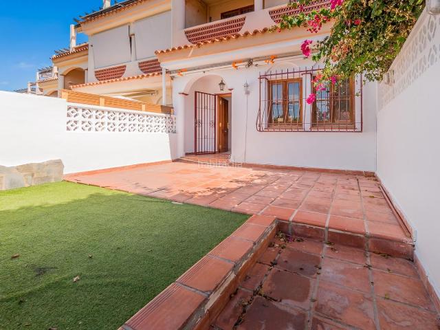 Casa adosada en venta en Alfàs del Pi l´, L´Albir. Adosado ofrece la combinacioacuten perfecta entre comodidad, amplitud y cercaniacutea a todos los servicios. Ubicado en una zona t. Casas adosadas.