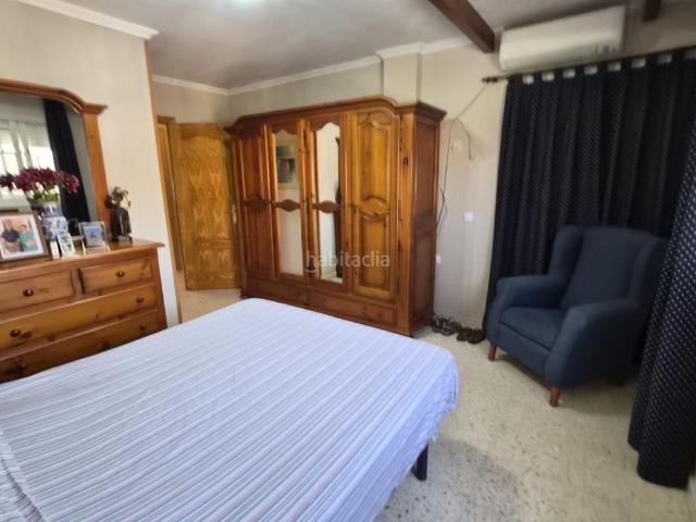 Casa adosada en venta en Algeciras, El Rinconcillo. Vivienda unifamiliar de 3 plantas con jardín, terrazas y garaje en Algeciras. Casas adosadas.