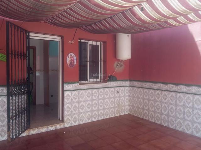Casa adosada en venta en Algeciras, San Bernabé. Adosado con garaje, terraza y patio en Los Alamillos Algeciras. Casas adosadas.