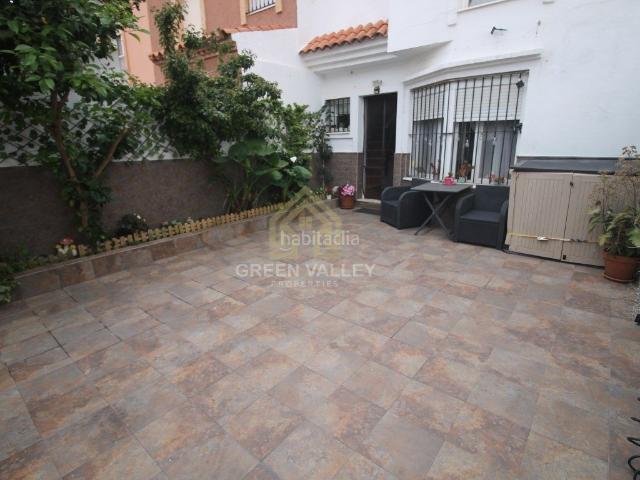 Casa adosada en venta en Algeciras, San Bernabé. Adosado en venta totalmente reformado de 3 dormitorios en Urbanización Los Cármenes de San Bernabé Algeciras. Casas adosadas.