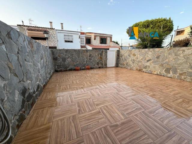 Casa adosada en venta en Algeciras, San García. Adosado en venta en Algeciras, zona San García. Casas adosadas.