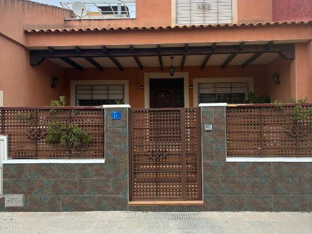 Casa adosada en Venta en Algorfa