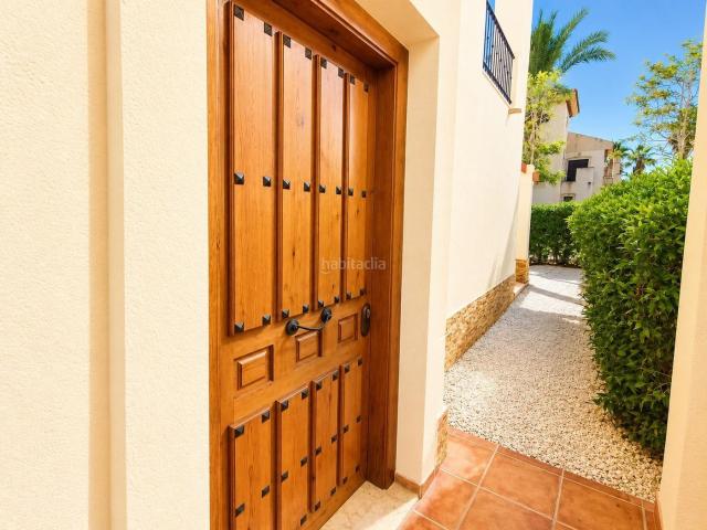 Casa adosada en venta en Algorfa. Bungalow adosado con jardín, solárium y piscina comunitaria en La Finca Golf, Algorfa. Casas adosadas.