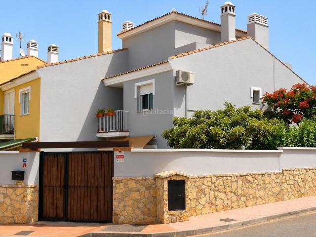 Casa adosada en venta en Alhaurín de la Torre, Jardines de Alhaurín Huerta Alta Fuensanguínea. ESPECTACULAR CHALET ADOSADO DE ESQUINA CON PISCINA PRIVADA EN LA CALERA ALHAURÍN DE LA TORRE!. Casas.