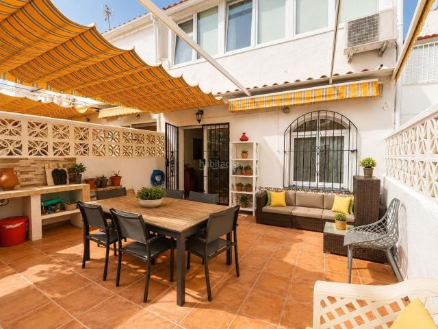 Casa adosada en venta en Alhaurín de la Torre, Platero El Limón. Adosado en el centro de Alhaurín Garaje, sótano y piscina comunitaria. Casas adosadas Alhaurín de la.