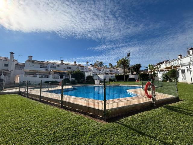 Casa adosada en venta en Alhaurín de la Torre, Platero El Limón. Chalet Adosado en Venta en Pleno Centro de Alhaurín con Piscina y Garaje. Casas adosadas Alhaurín de la.