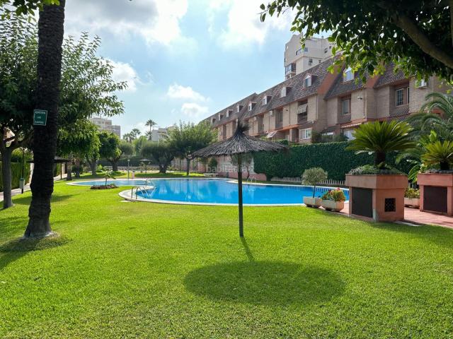 Casa adosada en venta en Alicante, Cabo de las Huertas. BUNGALOW EN SAN JUAN PLAYA, UBICADO EN LA ZONA DE CABO DE LAS HUERTAS. Casas adosadas.