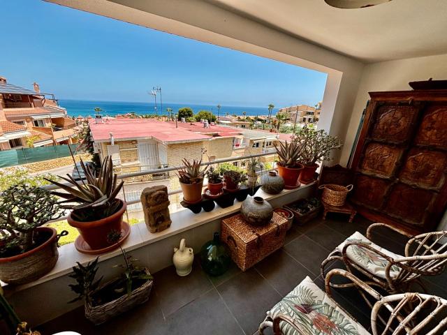 Casa adosada en venta en Alicante, Cabo de las Huertas. Casas adosadas.
