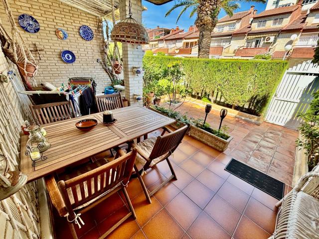 Casa adosada en venta en Alicante, Cabo de las Huertas. Casas adosadas.
