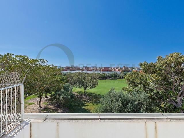Casa adosada en venta en Alicante, Alicante Golf. Exclusivo chalet adosado con impresionantes vistas al campo de golf en Avenida Conrado Albaladejo. Casas adosadas.