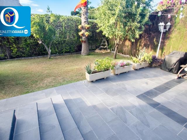 Casa adosada en venta en Alicante, Garbinet Parque de las Avenidas. Adosado en venta en Vistahermosa Parque Avenidas, 5 dormitorios. Casas adosadas.