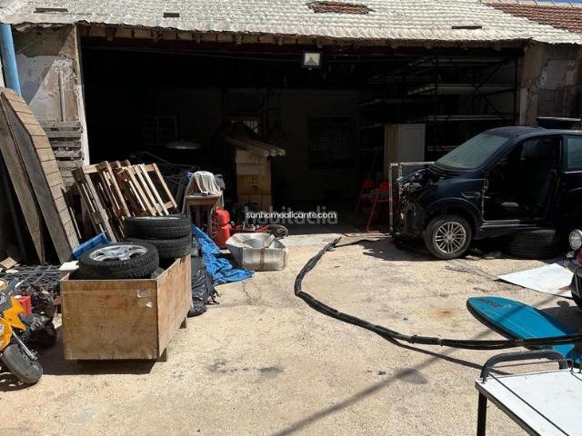 Casa adosada en venta en Alicante, Los Ángeles. Oportunidad para inversores o familias!. Casas adosadas.