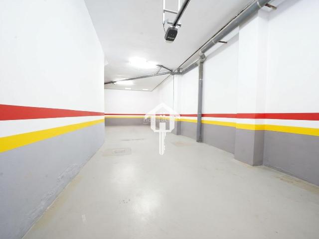 Casa adosada en venta en Alicante, Santo Domingo. ESPECTACULAR EDIFICIO EXCLUSIVO EN SANTO DOMINGO DE ALICANTE 326M2, 4 PLANTAS, GARAJE PARA 4 COCHES Y ASCENSOR. Casas adosadas.