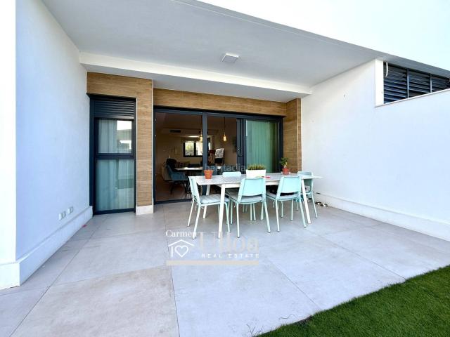 Casa adosada en venta en Alicante, Vistahermosa. ADOSADO SEMINUEVO DE 262 m2 Y 5 HABITACIONES EN VISTAHERMOSA. Casas adosadas.