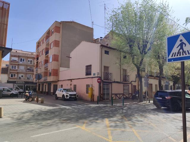 Casa adosada en Venta en Almansa