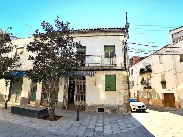Casa adosada en venta en Almacelles. ESTRATÉGICA CASA ESQUINERA CON LOCAL COMERCIAL EN ALMACELLES. Casas adosadas.