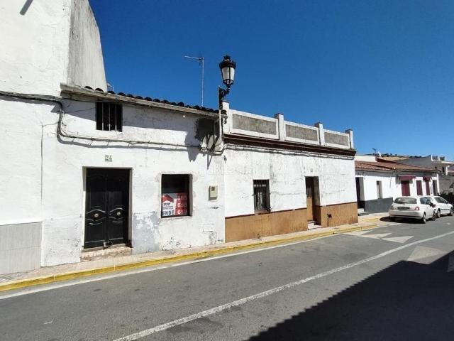 Casa adosada en venta en Almadén de la Plata. Casas adosadas Almadén de la.