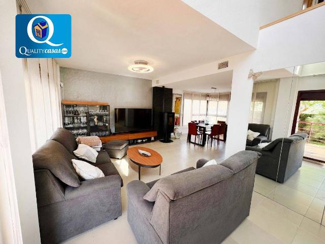 Casa adosada en Venta en Almajada Ravel