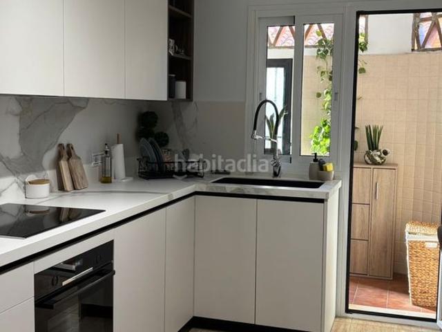 Casa adosada en venta en Almayate Bajo. Amplia casa de 5 dormitorios cerca de la playa en Almayate Bajo. Casas adosadas Almayate.