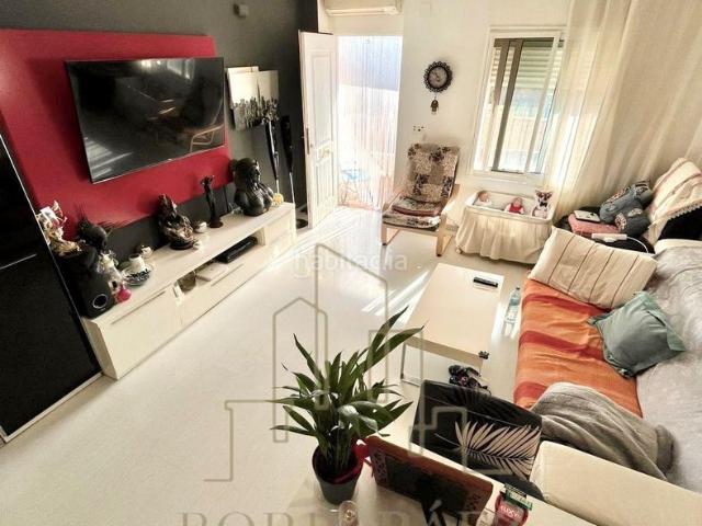 Casa adosada en venta en Almayate Bajo. Casa adosada de 2 plantas, más apartamento en sótano independiente. Casas adosadas Almayate.