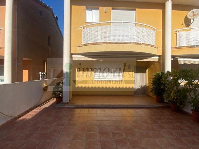 Casa adosada en venta en Almazora Almassora, Playa Ben Afeli. Vivienda adosada 3 habitaciones 1 hab. auxiliar Venta Almazora Almassora. Casas adosadas Almazora.