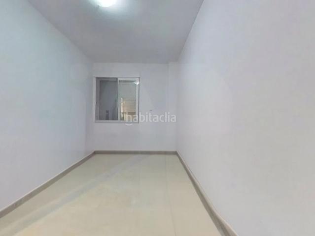 Casa adosada en venta en Almazora Almassora, Playa Ben Afeli. Precioso adosado cerca de la playa tres habitaciones tres baños garaje piscina. Casas adosadas Almazora.