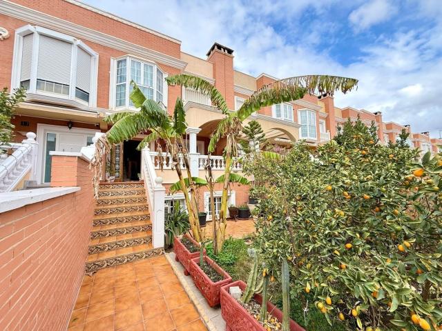 Casa adosada en venta en Almería, Los Molinos Villa Blanca. Amplio adosado en Villablanca, Residencial Villa Claudia. Casas adosadas.