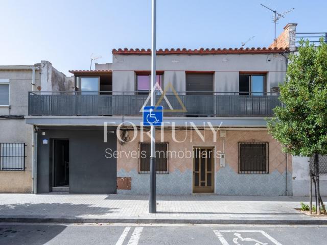 Casa adosada en venta en Almirall Recasens, en Reus